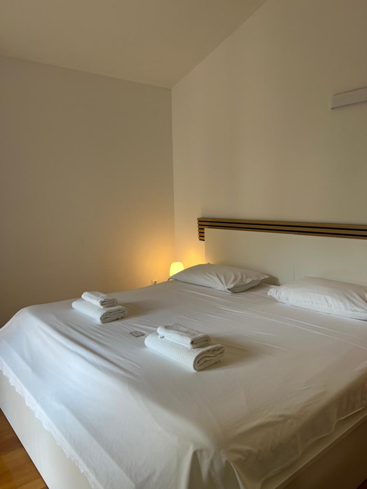 Villa Hosta Apartments Хвар Экстерьер фото